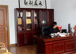 恒盛娱乐总经理办公室
