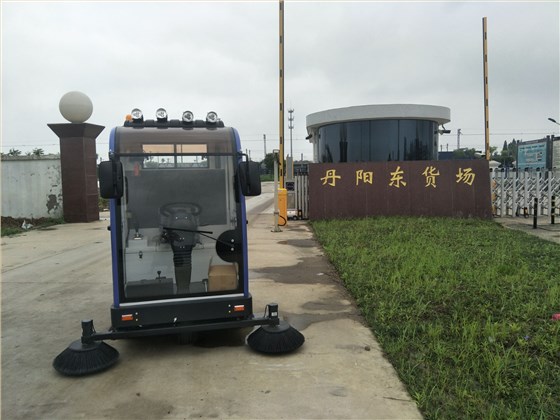 恒盛娱乐电动扫地车1800B