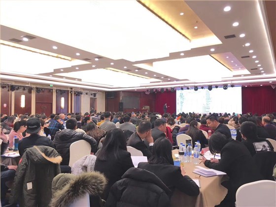 恒盛娱乐扫地车厂家在牛商网学习