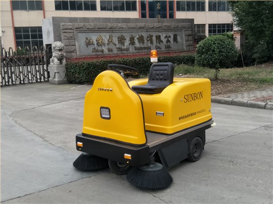 恒盛娱乐热销机型驾驶式扫地机1400的性能特征 恒盛娱乐热销机型驾驶式扫地机1400的性能特征