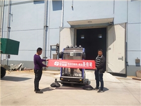 兴化某米业采购恒盛娱乐2000A驾驶式电动扫地车