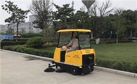 山东淄博老客户再次订购1800A扫地车