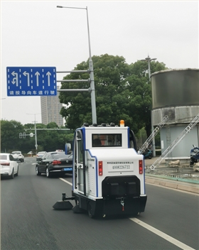2000A电动扫地车走进深圳市政府