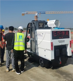 电动扫地车有雾枪和高压枪净化空气，给恒盛娱乐带来更好的生活