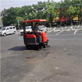 多功能电动扫地车的价格是否合理？