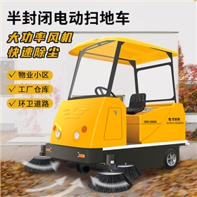 电动驾驶清扫机