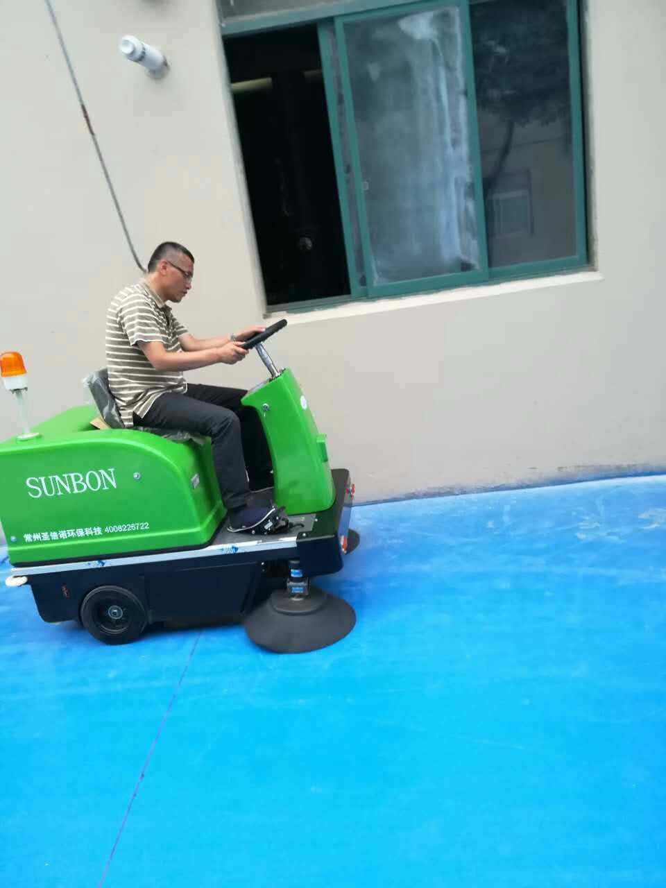 【恒盛娱乐】电动扫地车客户见证