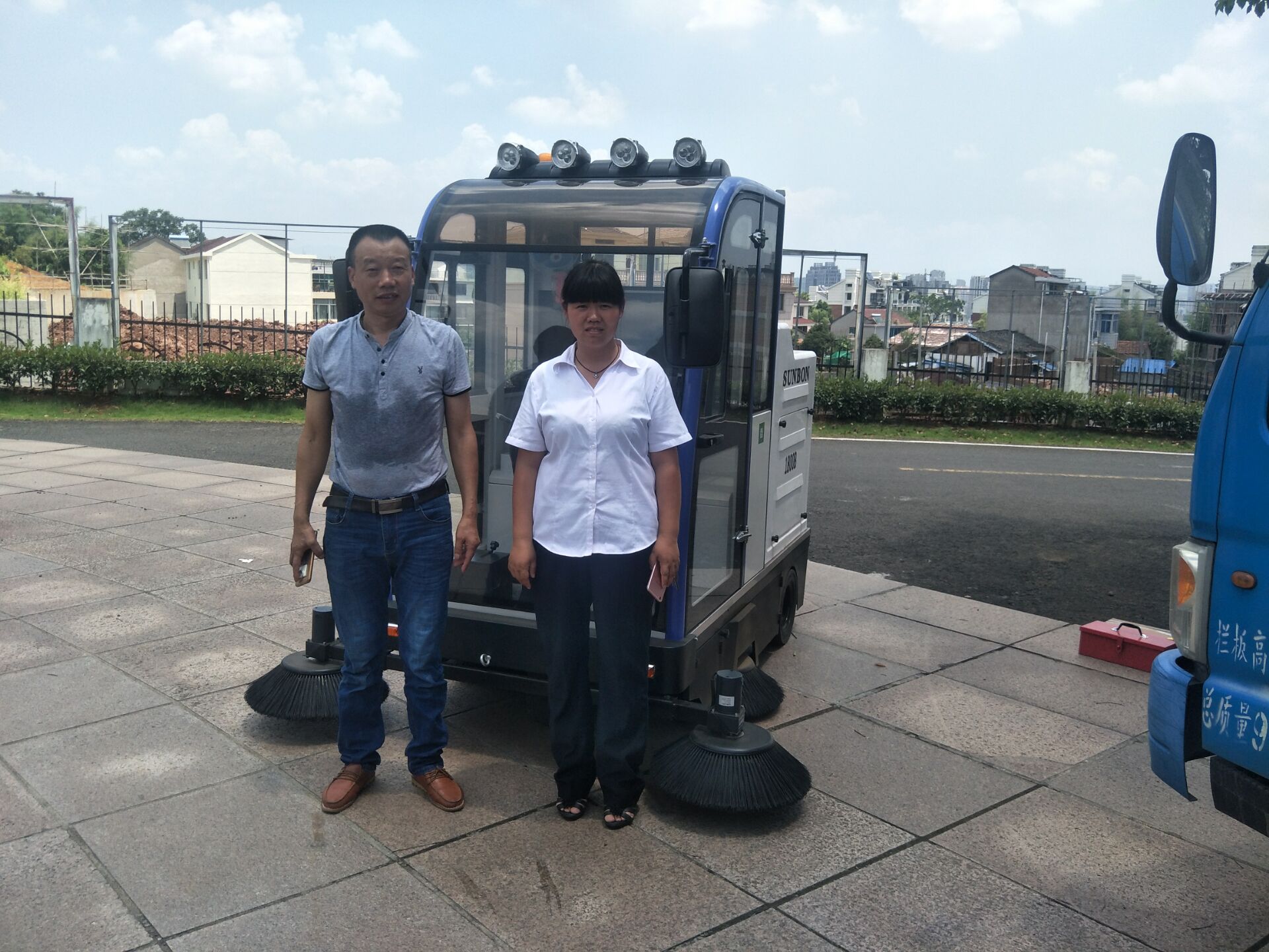 恒盛娱乐马路扫地机