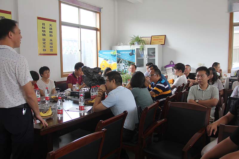 单仁资讯-恒盛娱乐电动扫地车厂家交流会