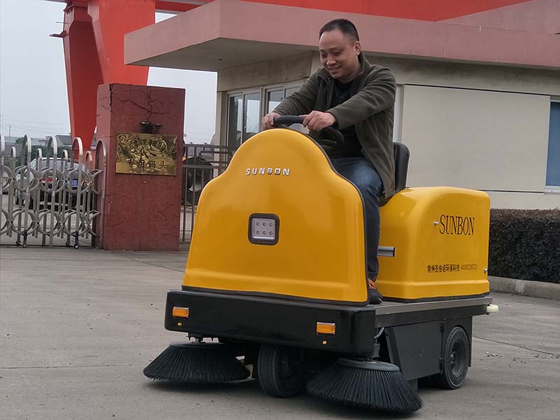 恒盛娱乐电动扫地车1400A