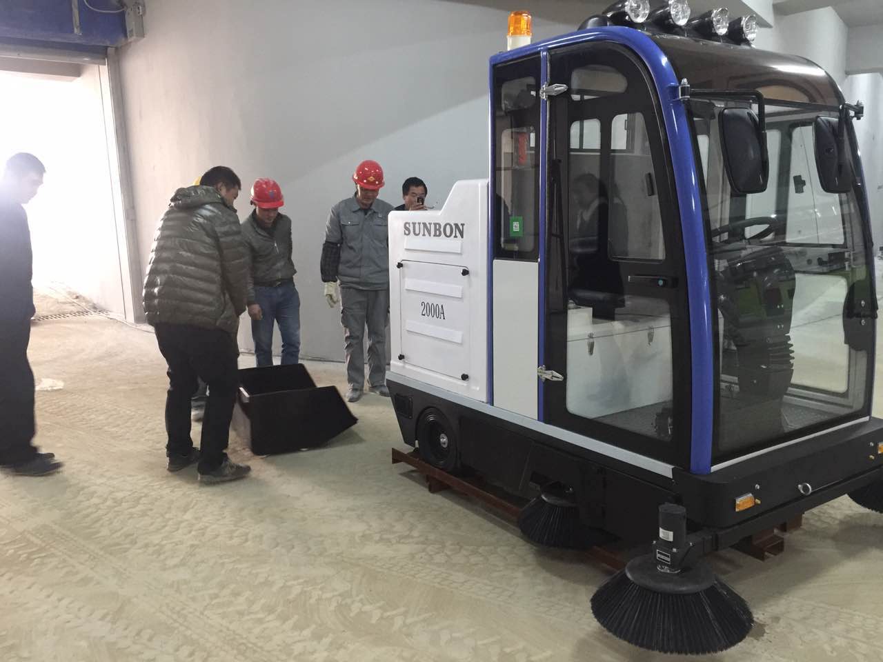 恒盛娱乐电动扫地车2000A
