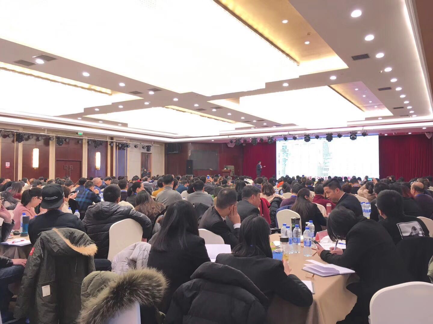 恒盛娱乐扫地车厂家在牛商网学习