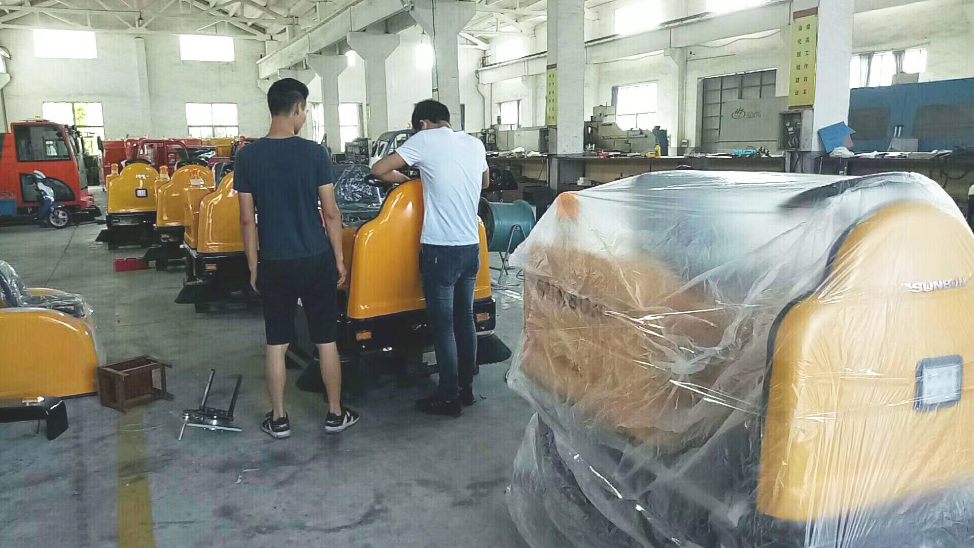 小型车间扫地机陆续出货广东沙钢集团 小型车间扫地机陆续出货广东沙钢集团
