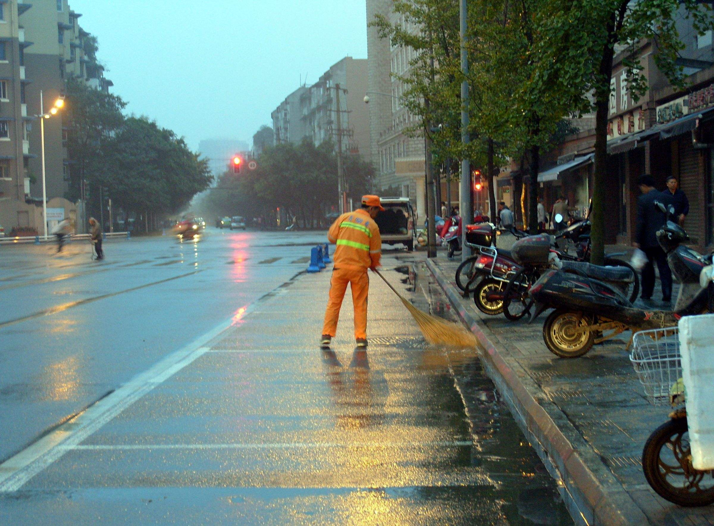 恒盛娱乐电动驾驶式扫地车,城市清洁的“守护者” 恒盛娱乐电动驾驶式扫地车,城市清洁的“守护者”