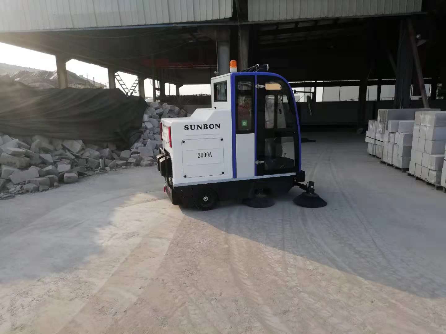全封闭扫地车在建材厂的应用 全封闭扫地车在建材厂的应用