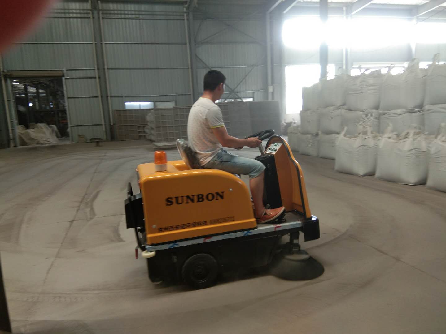 煤矿厂仓库选用何种电动扫地车 煤矿厂仓库选用何种电动扫地车