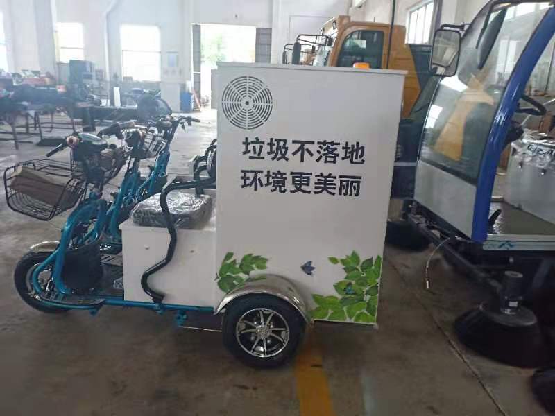 恒盛娱乐员工加班赶制吸尘车