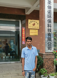 老外客户来厂考察恒盛娱乐电动扫地车