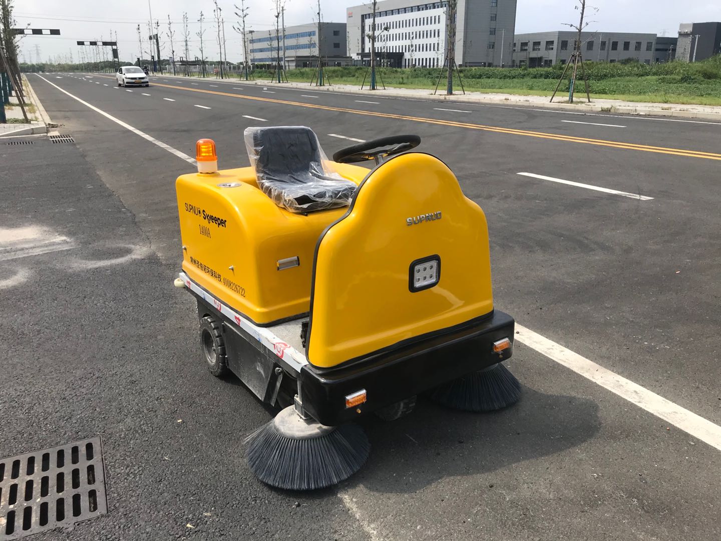 库房扫地车