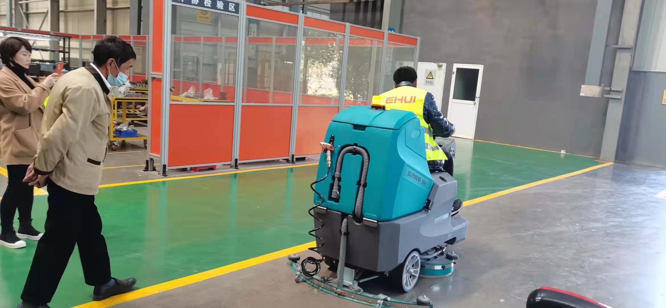 工厂小型洗地机是一种非常实用的清洁设备