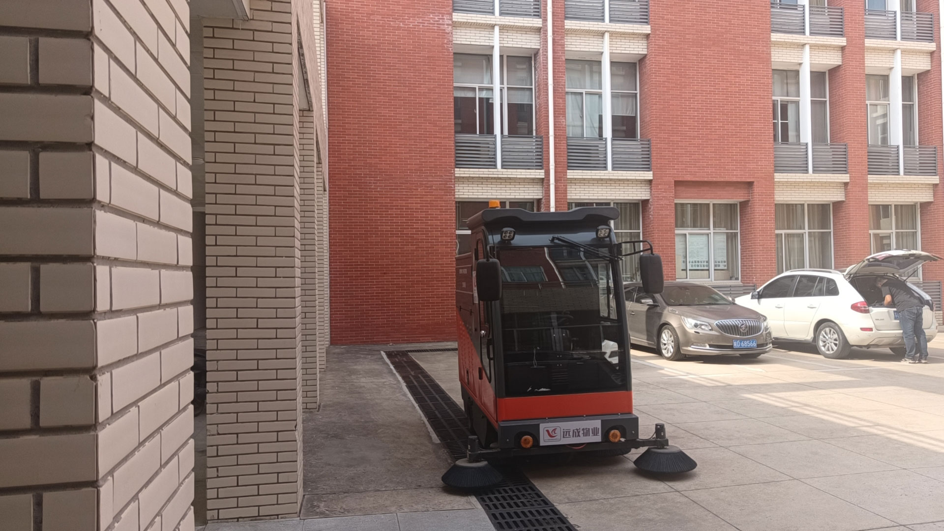 清扫车：城市卫生的“移动卫士”