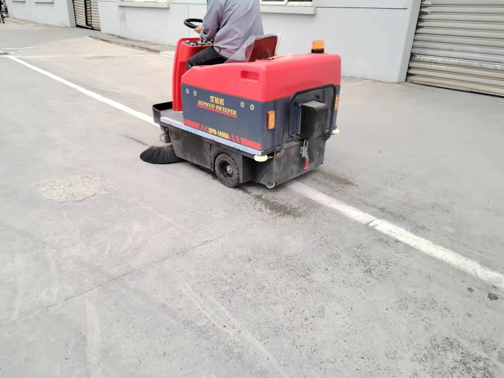 小型电动清扫机