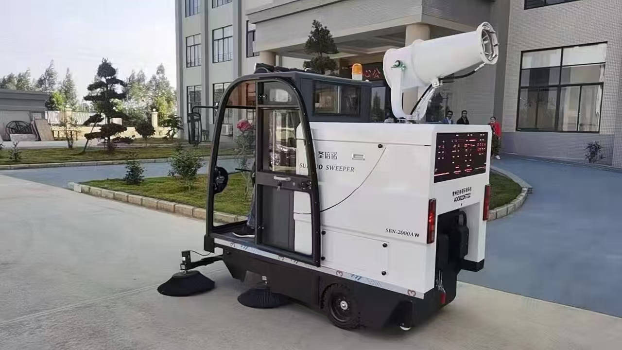 驾驶式物业扫地机